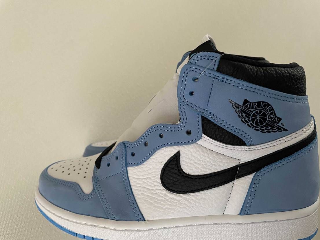 AJ1の匂いたまらん