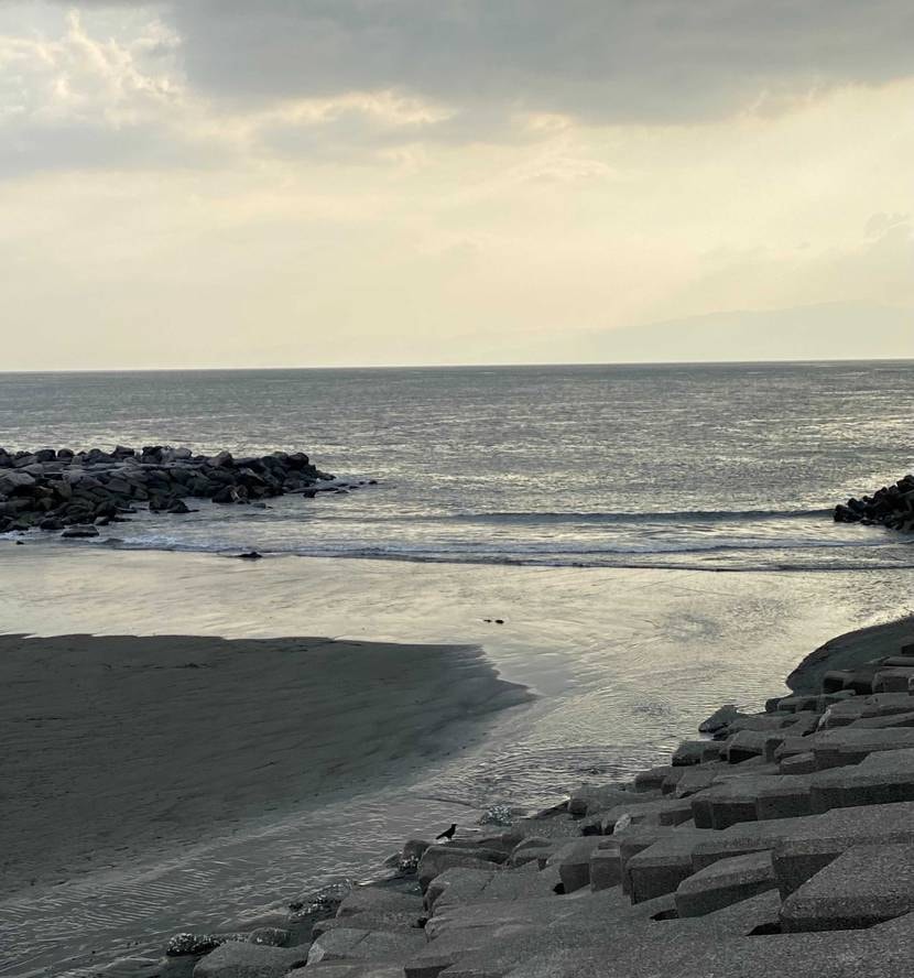 仕事を早めに切り上げ、近場でキャンプ。
テントとニューバラ