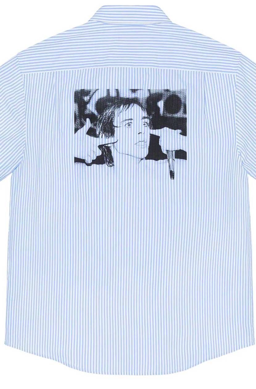 supのiggyモチーフのストライプシャツと、アディダス×BAPEのスーパースタ