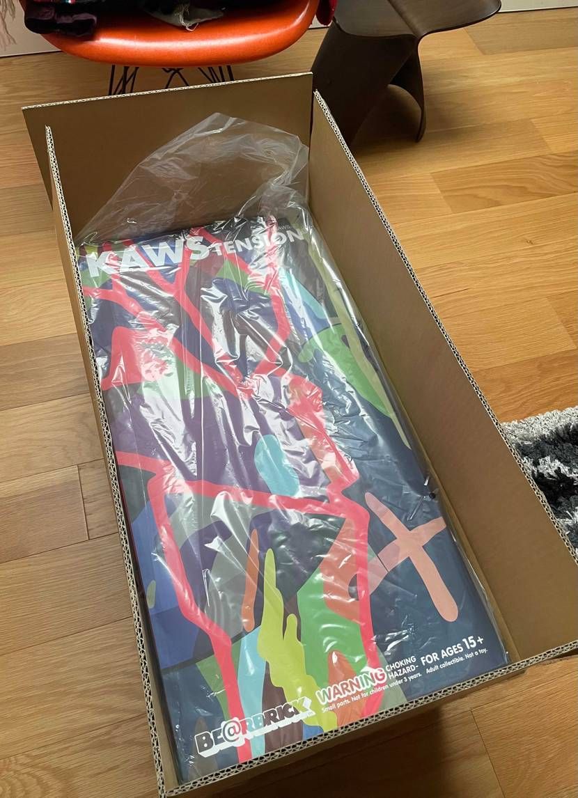 抽選で当たったものをまとめて開封☺️
KAWSの1000%、まさに大物。。。