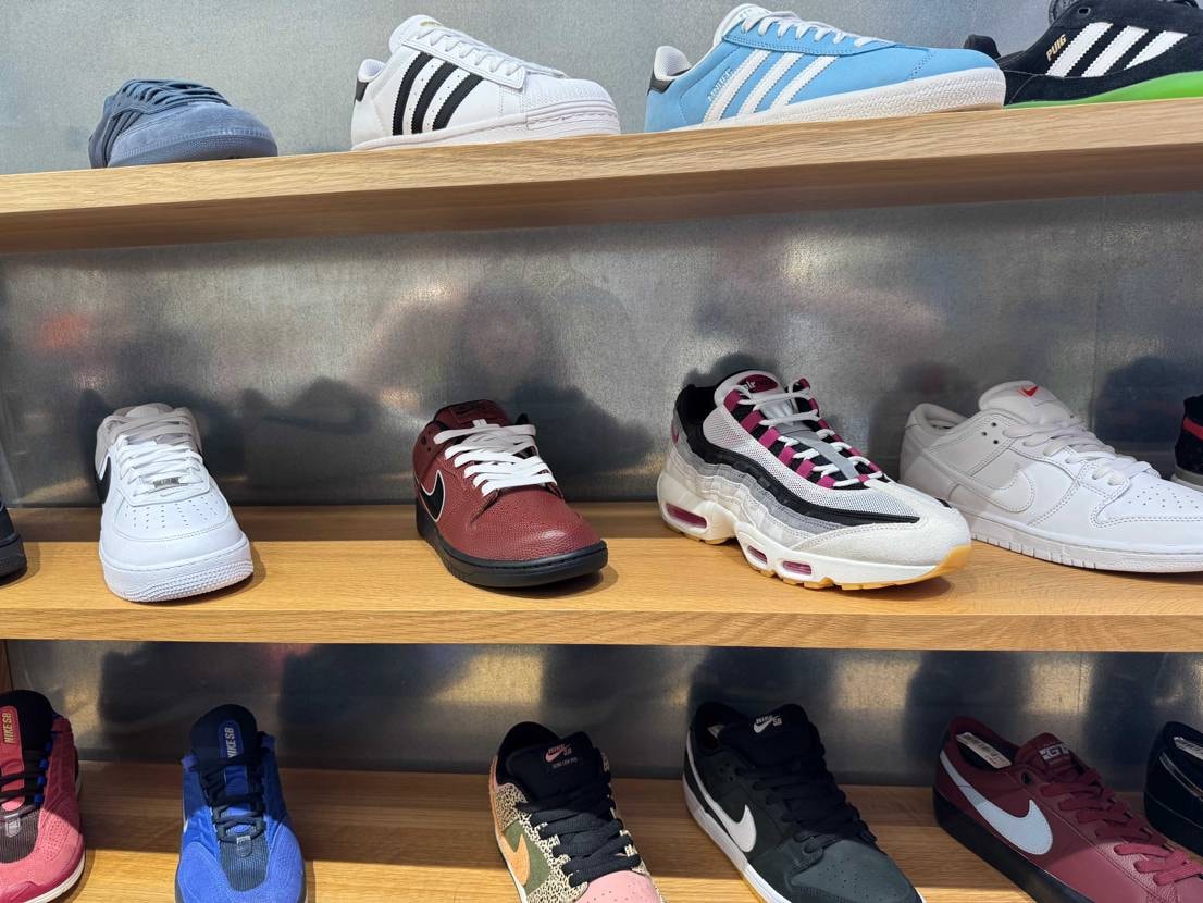 イタリアのミラノ店は既に発売済みー
AIRMAX SDも10サイズありましたが