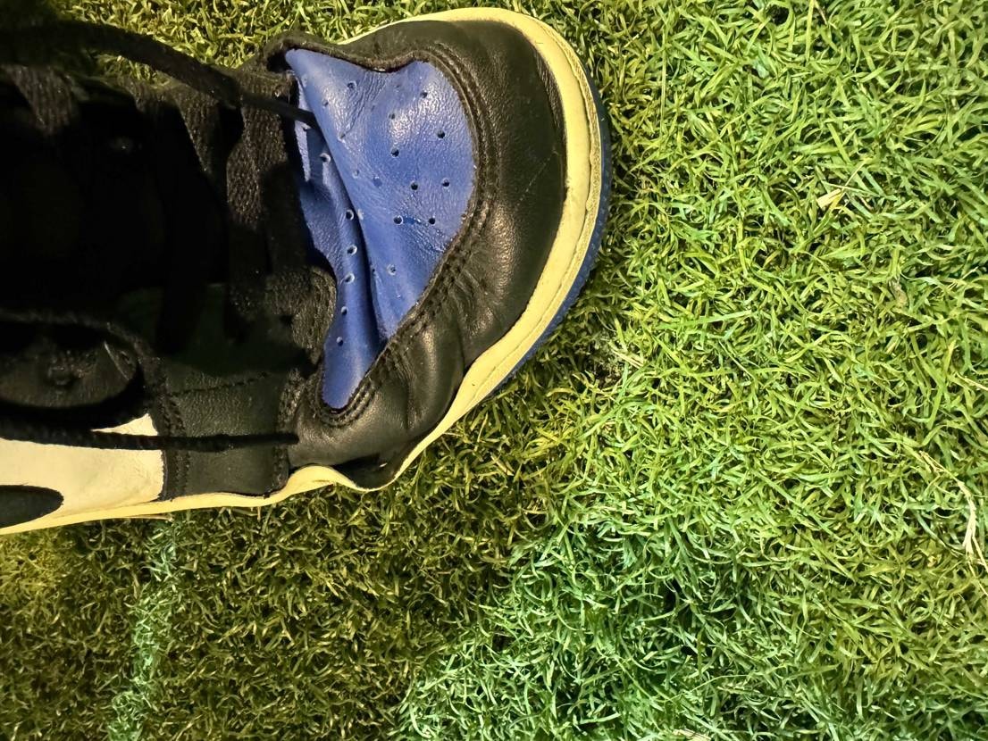 スニーカー界隈の皆さんこの横剥がれの対処法お願いします🤲