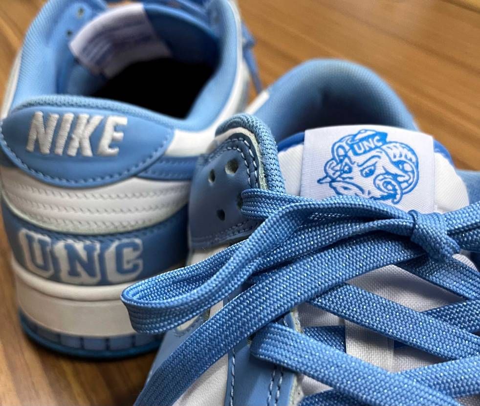少し履いたDUNK、カスタム用にUNCのカレッジロゴとタンタグを購入。休みの日に