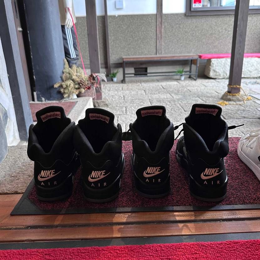 仲の良い友達とスニショ巡り🚗AJ5履いてたからオソロにした^ ^