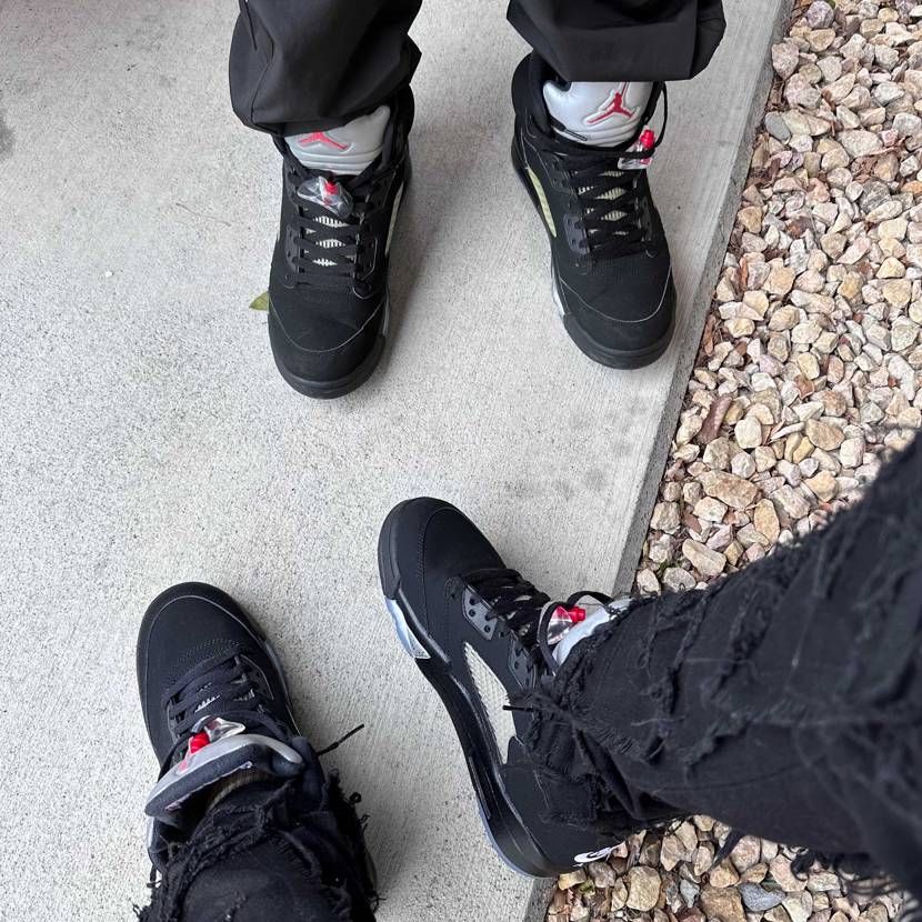 仲の良い友達とスニショ巡り🚗AJ5履いてたからオソロにした^