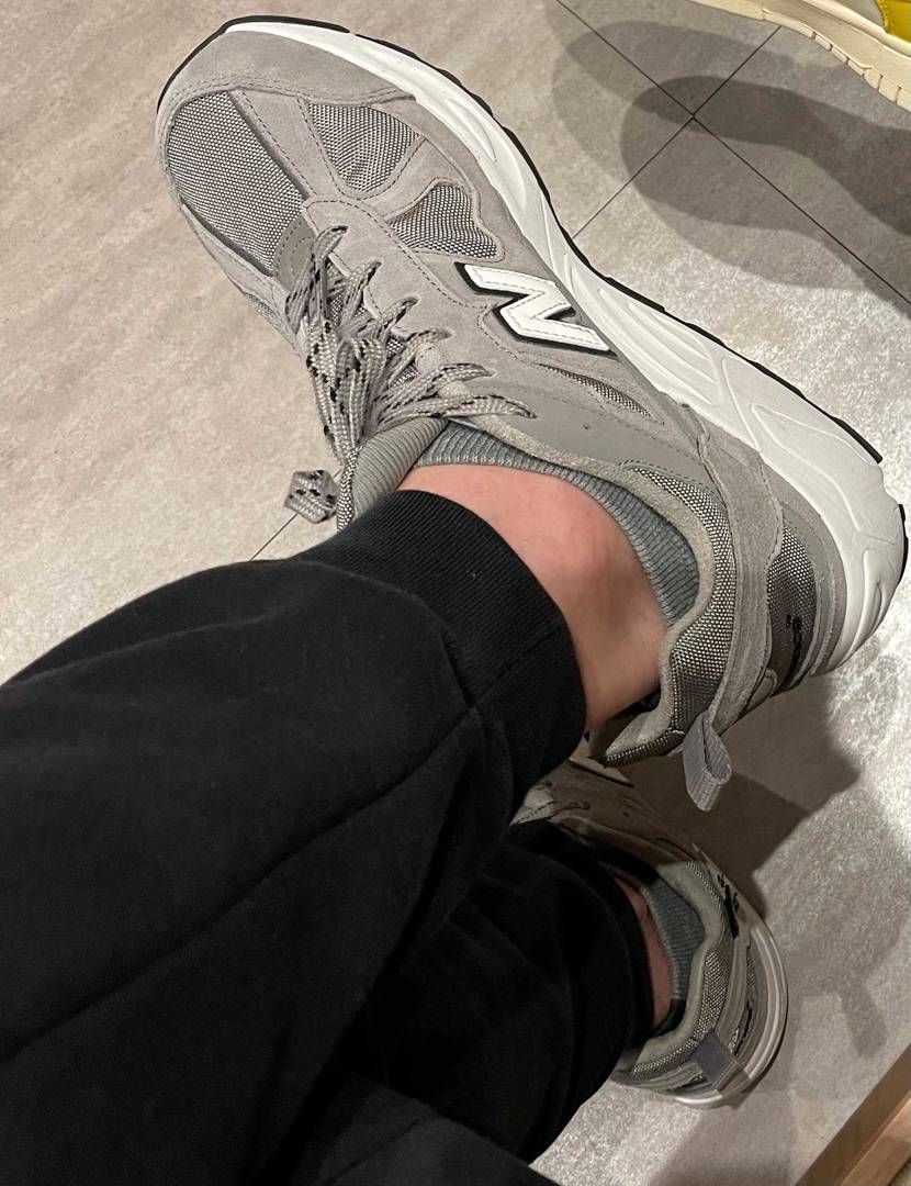 金曜日なのでマイ普段履きの878を履いてホルモンです🔥ニューバランスのグレーはど