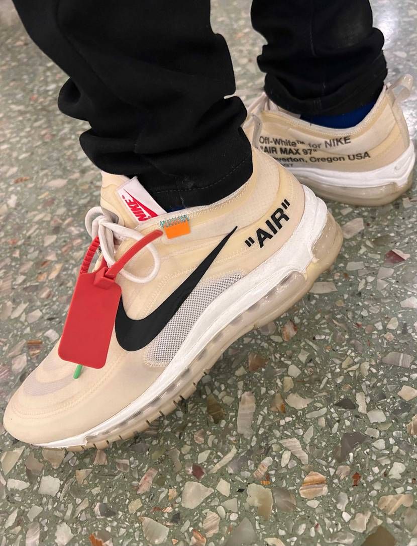 この前ディズニーに履いて行ったAIRMAX97。
1日歩いても疲れにくいのはさ