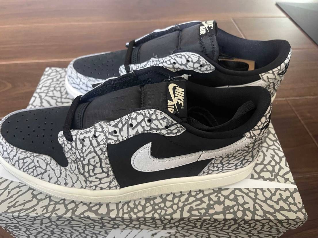 シューレース黒にしよか悩んだけど、ボヤけるから夏っぽくSAX