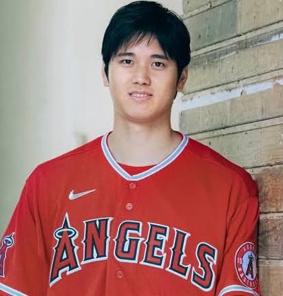 今MLBの話題の中心、大谷翔平選手
ユニフォームの右胸のマークのメーカーと契約