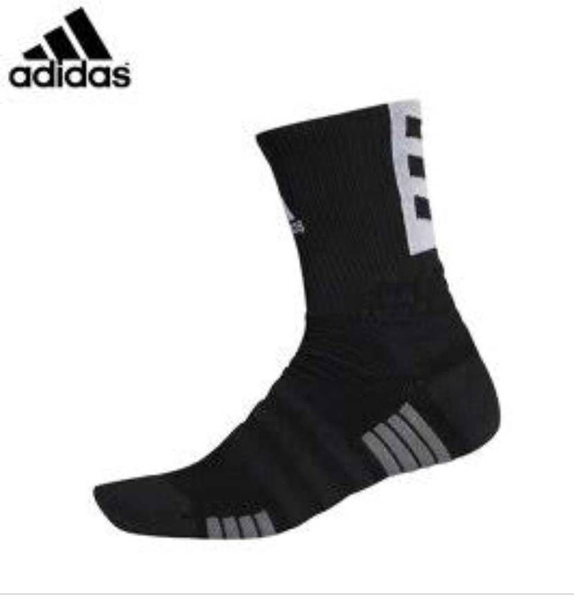 Yeezyに合わせるソックス探してるのですが、フロントにad