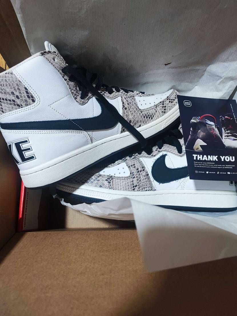 初めてのターミネーター
カラーで悩んでまずはスネーク
履き心地も良きです
