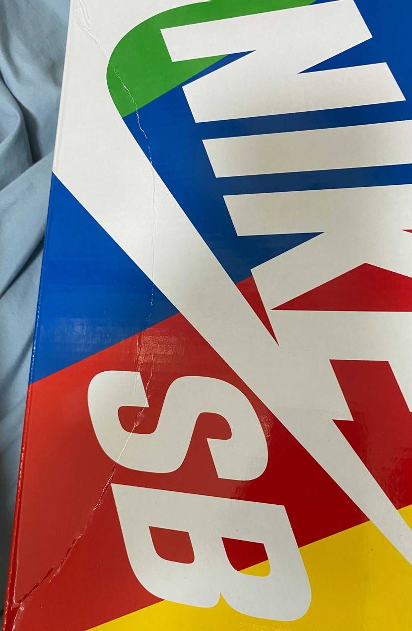 スニダンさん。。新品で購入してこの箱ですか。。