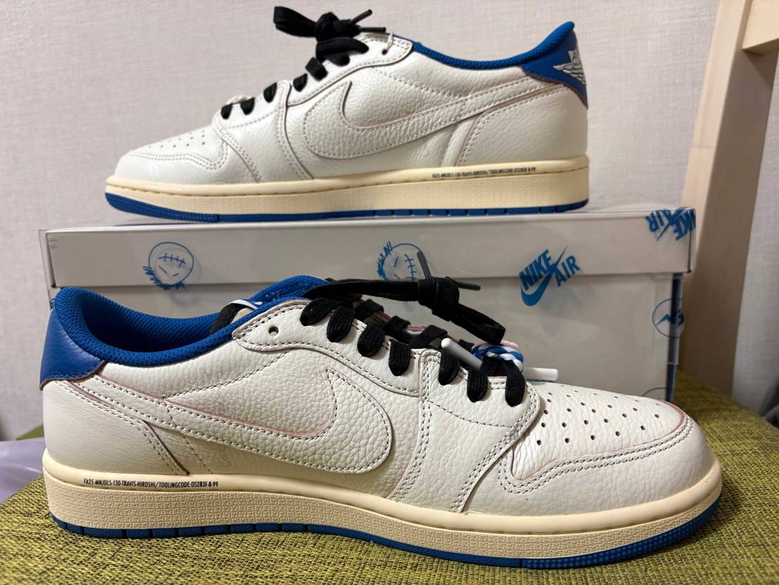 着弾。
最強トリプルコラボ。
象徴的な「逆スウッシュ」。