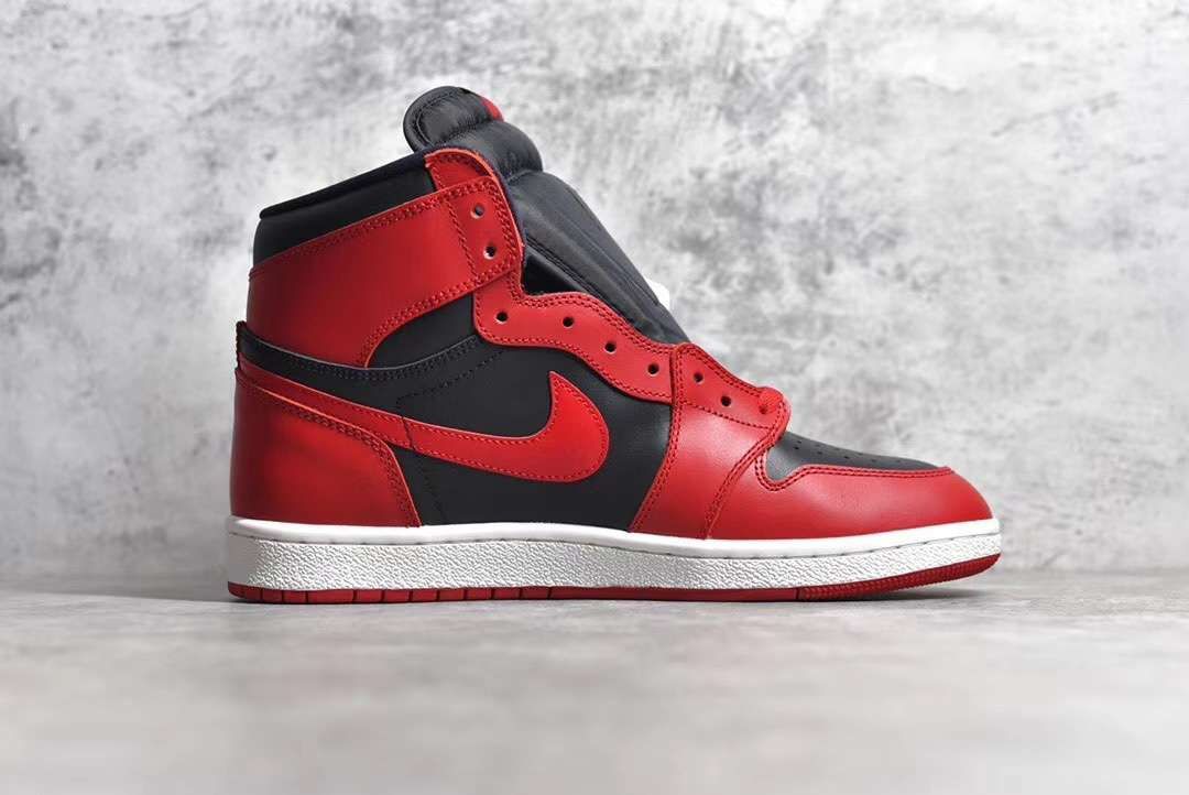 Air Jordan 1 High'85"Varsity Red"
これ本物です