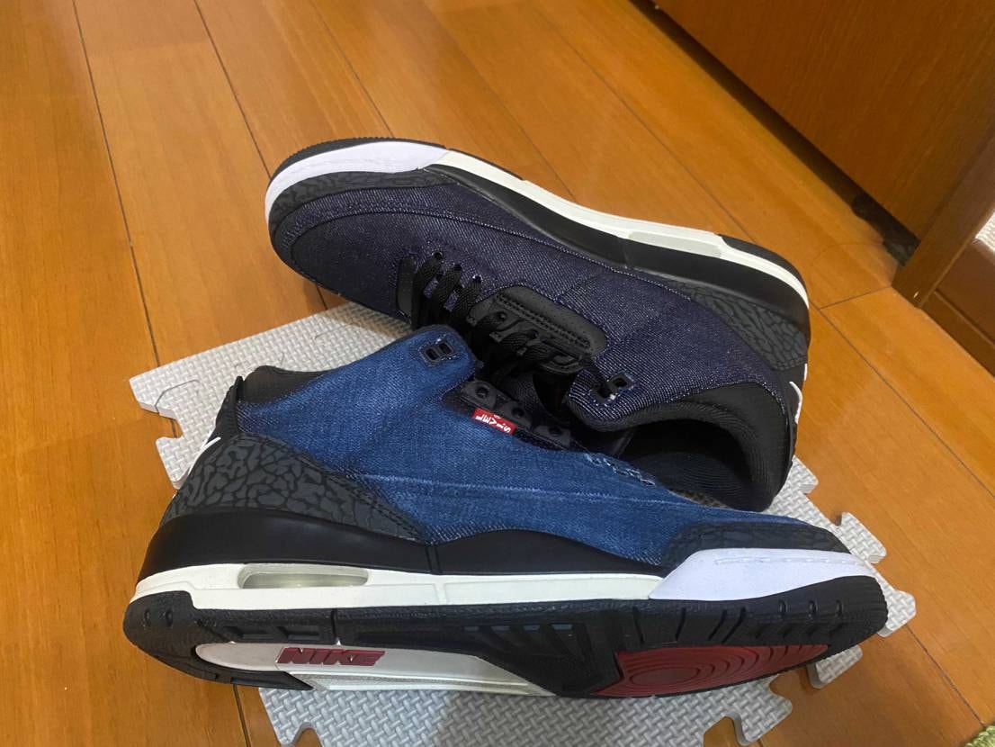 カスタム始めました。
色落とせば落とすほどカッコ良くなると言う自論の元でやって