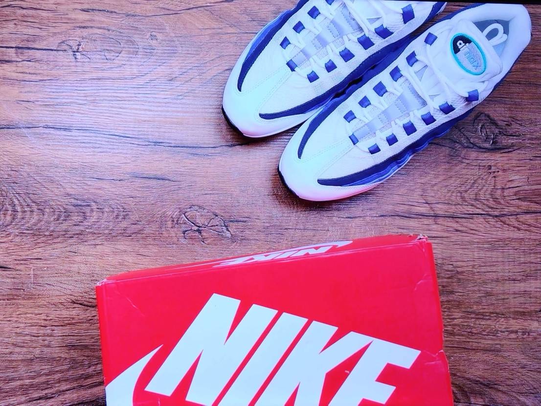 赤グラデに続き青グラデも赤箱か😢