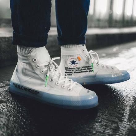 off-white converse
なぜこれはスニーカーダンクさんにないんで