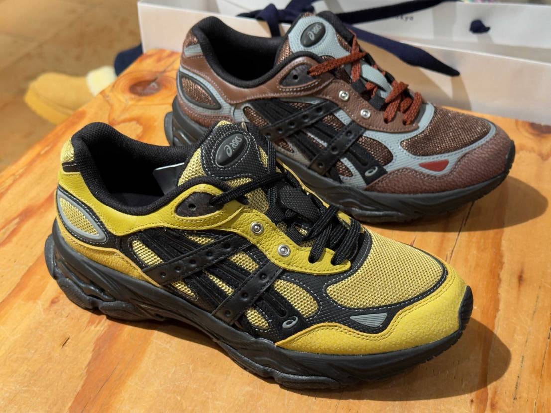 両色とも購入済みですが一足先に実物見に店舗へ
なかなか良い