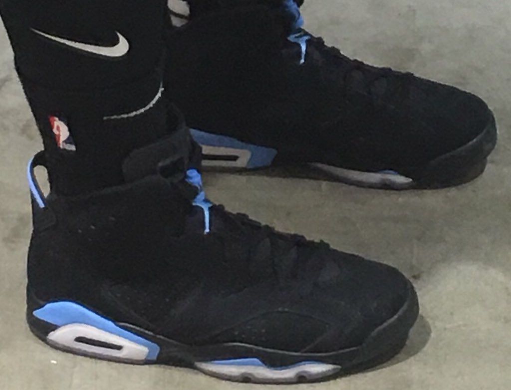 履いている人を、あまり見かけないような気がする、UNCカラーのAJ6👟

個