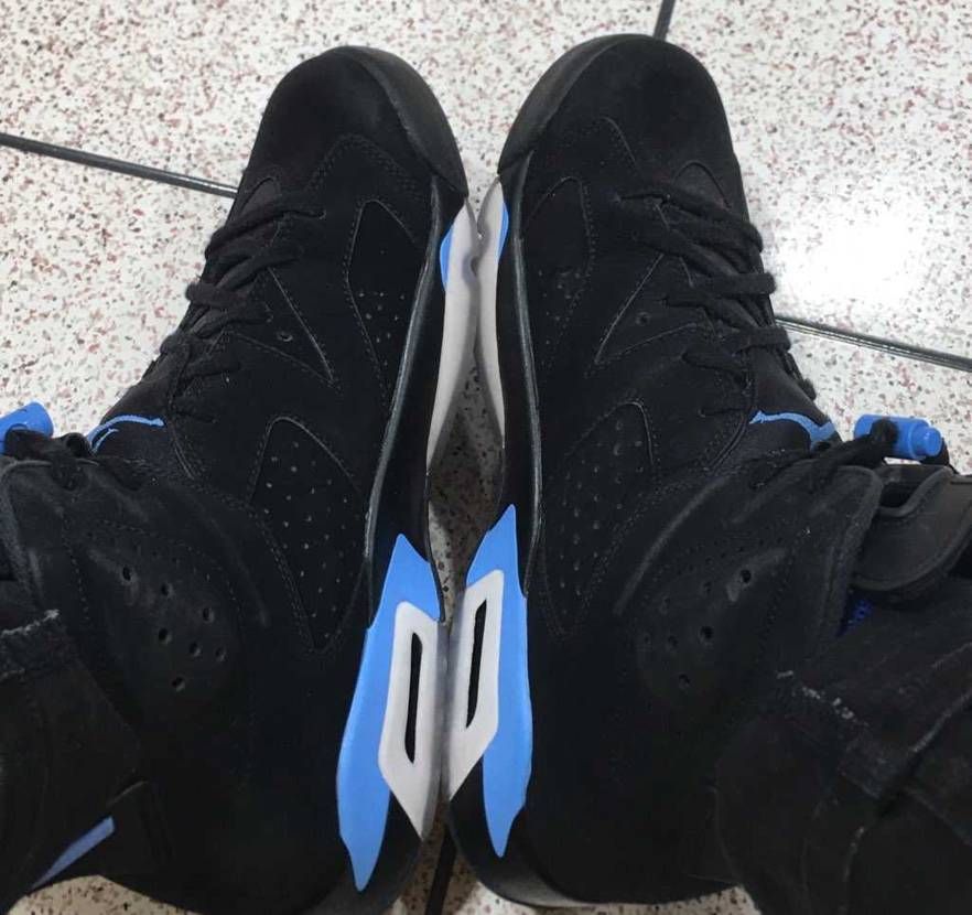 履いている人を、あまり見かけないような気がする、UNCカラー