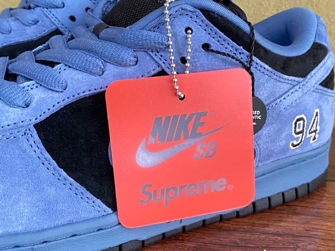 個人的に2025年最後のスニーカーとして、supreme S