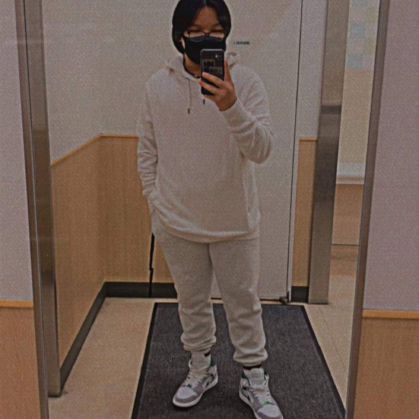 ナイキ Gs エアジョーダン1 ミッド Se ホワイト パイン グリーン スモーク グレー のコーデ 口コミ投稿 これってシンプルの方 Bymanabu スニーカーダンク