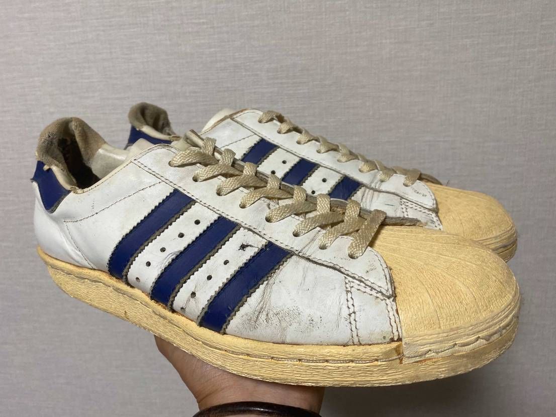 単色ベロのフランス製スーパースター。
やっぱり独特の存在感。
ヒールは目もあ