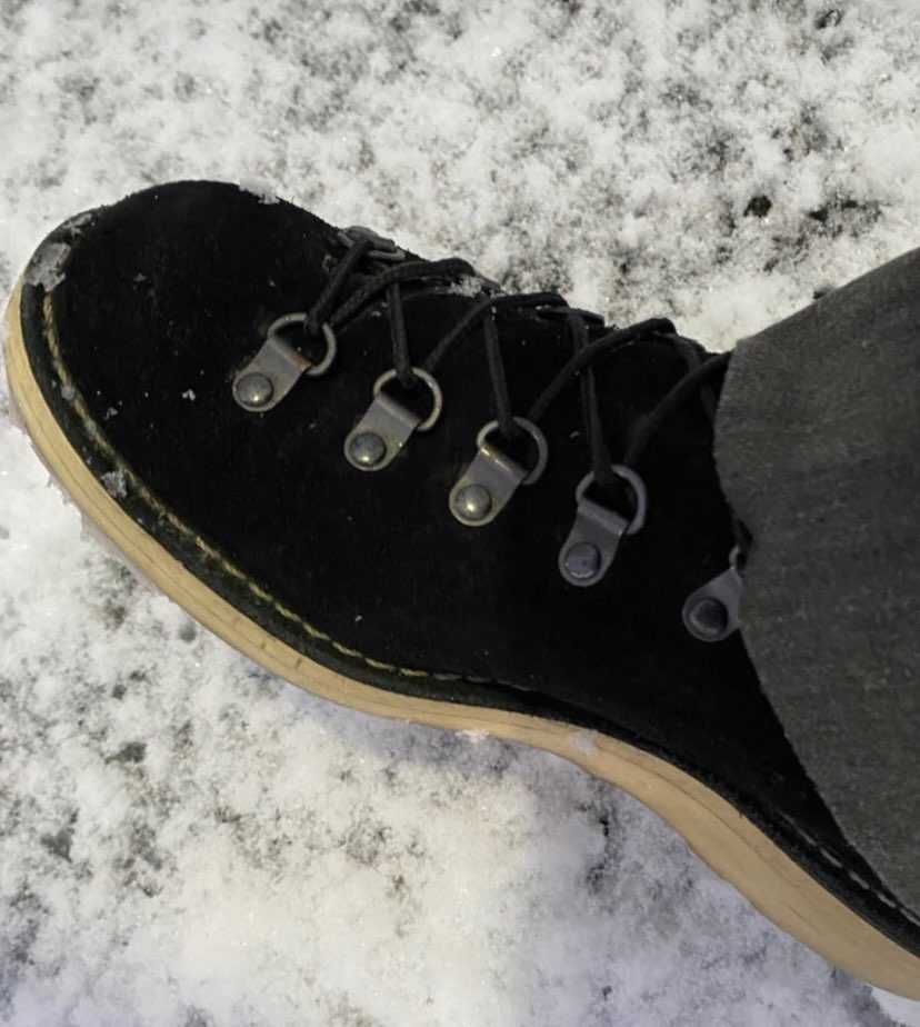 スニーカーじゃないけど。

雪の日はダナーの出番⛄️