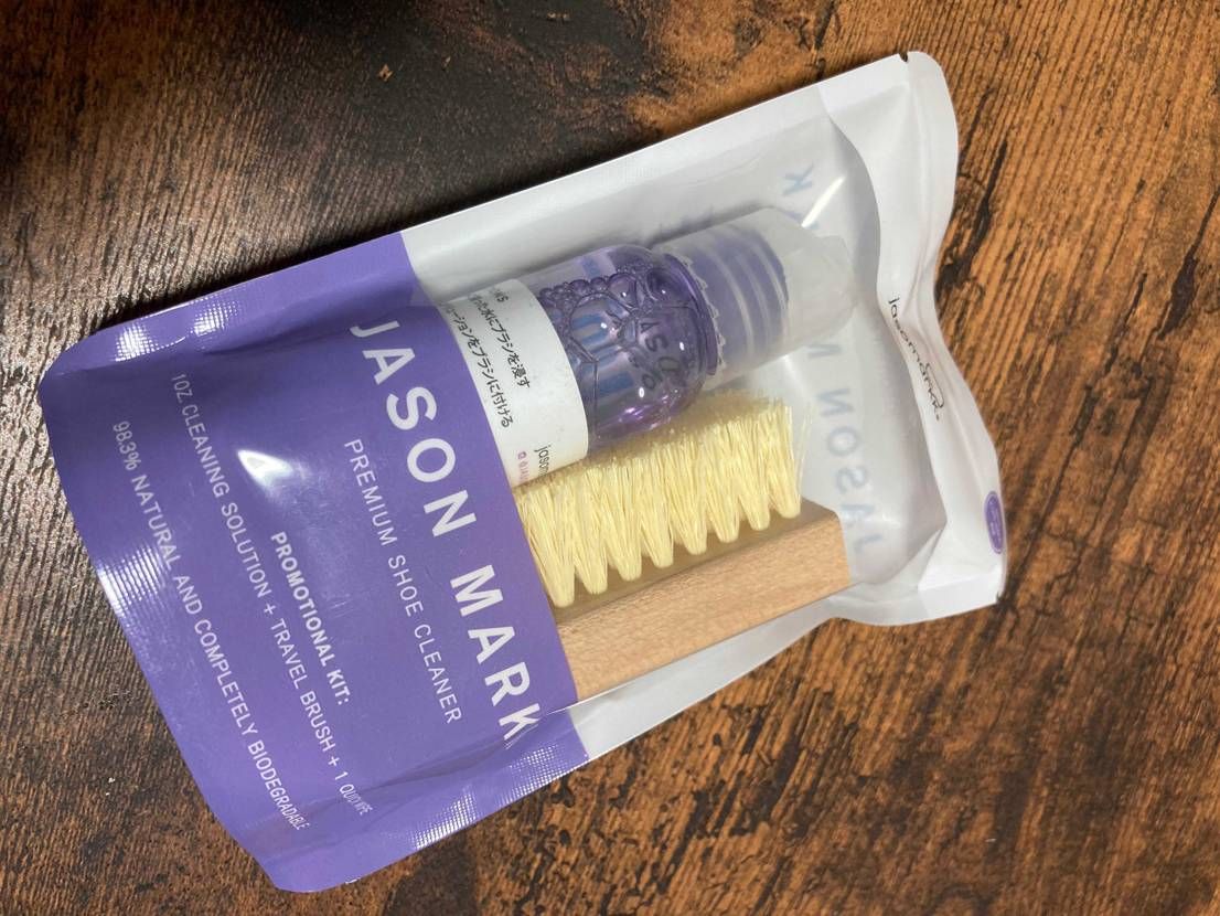 undefeatedでスニーカー買えたの少し遅れて届いたんだけど
サービスでこ