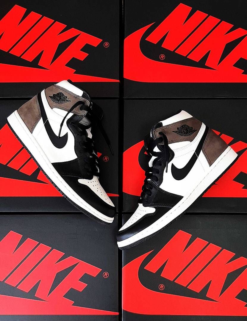 NIKE AIR JORDAN 1 RETRO HIGH O