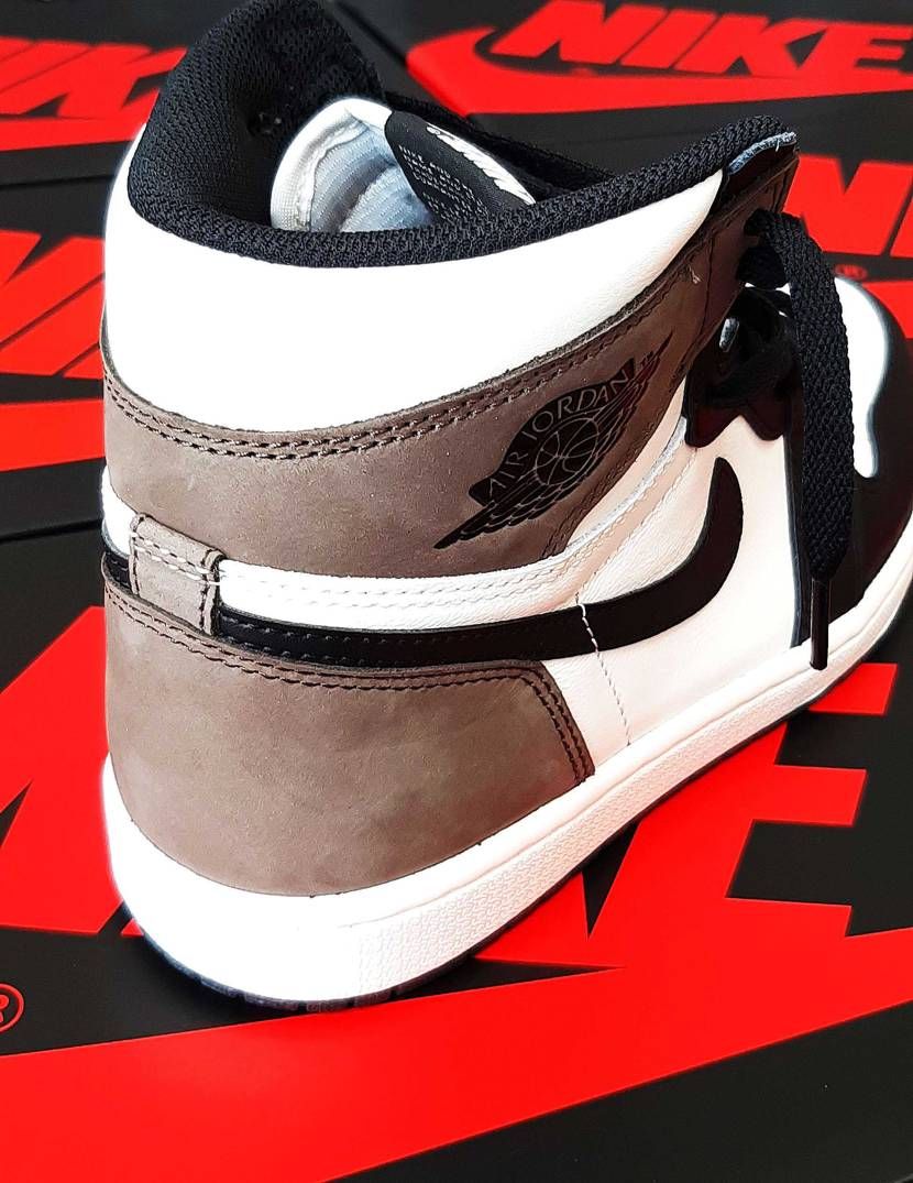 NIKE AIR JORDAN 1 RETRO HIGH O