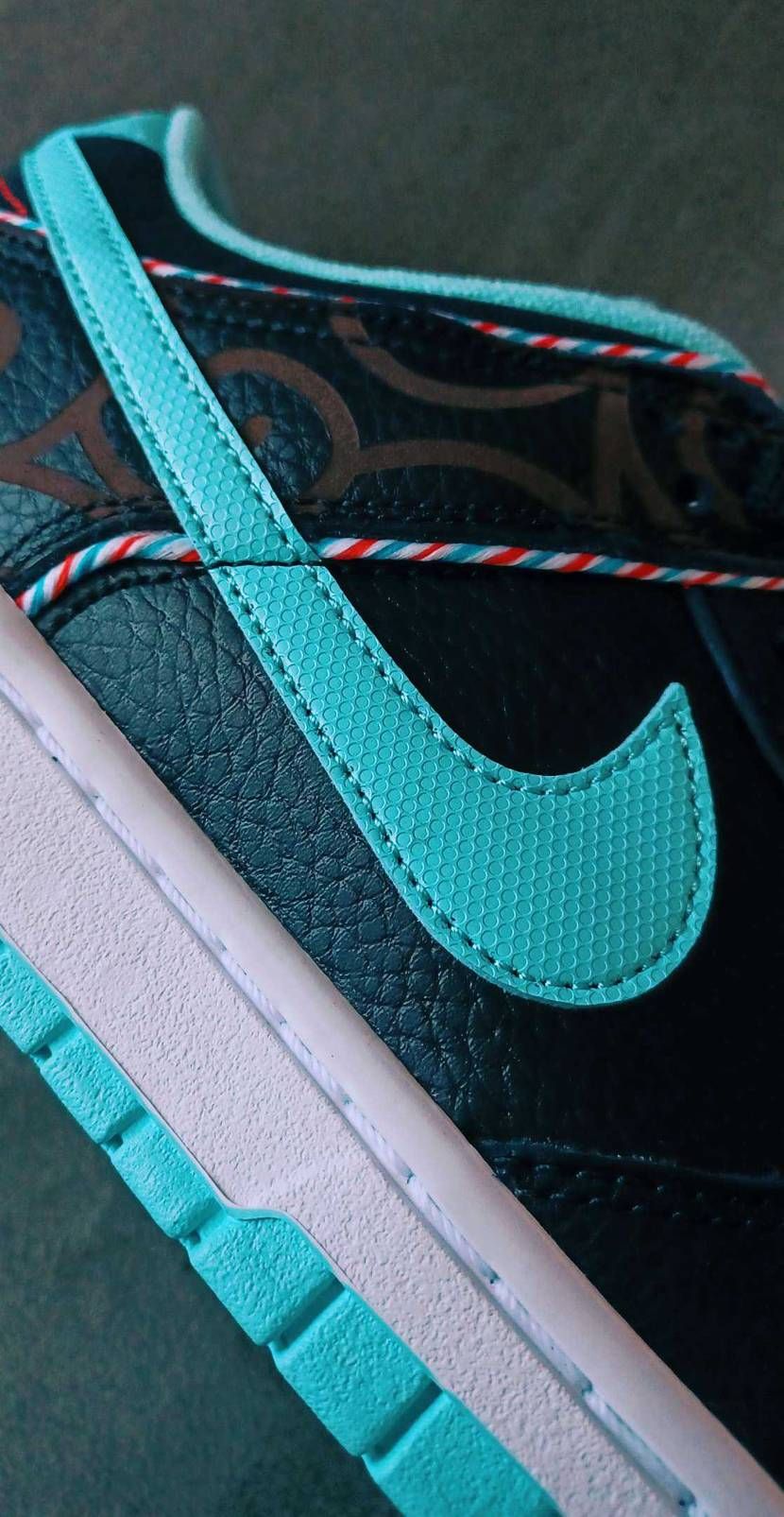 NIKE DUNK LOW RETRO SE BARBER