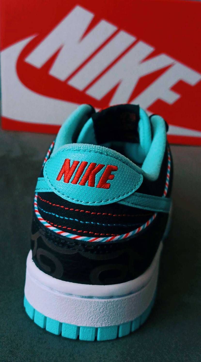 NIKE DUNK LOW RETRO SE BARBER