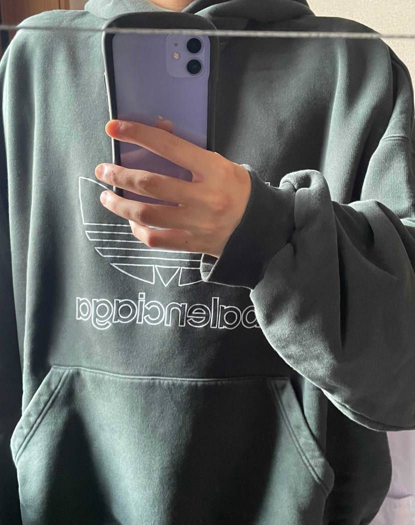 BALENCIAGA×ADIDASのフーディー！
サイズ感分かんなくて不安だっ