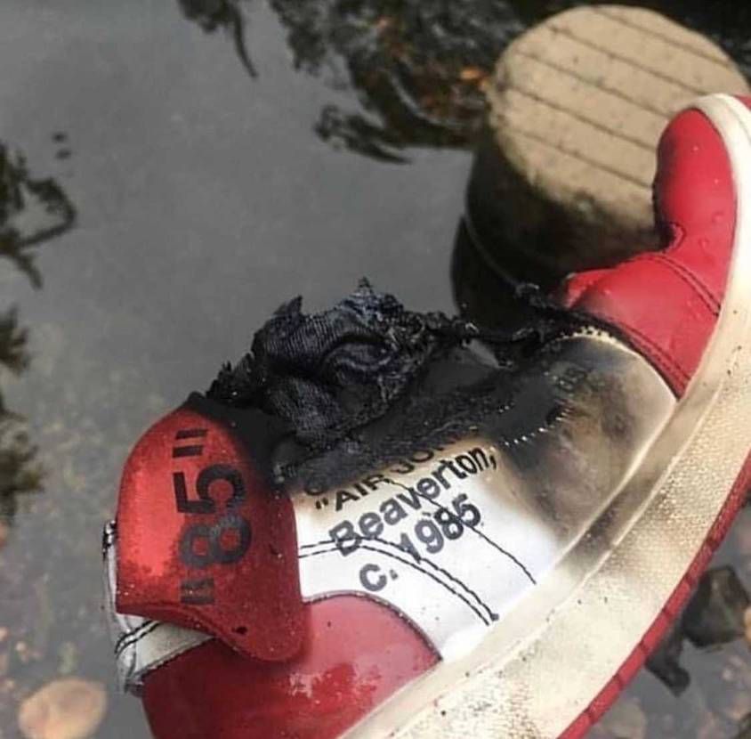 ベースは別としてこういうデザインでスニーカー作ってくれんかなぁ
おもろいと思う