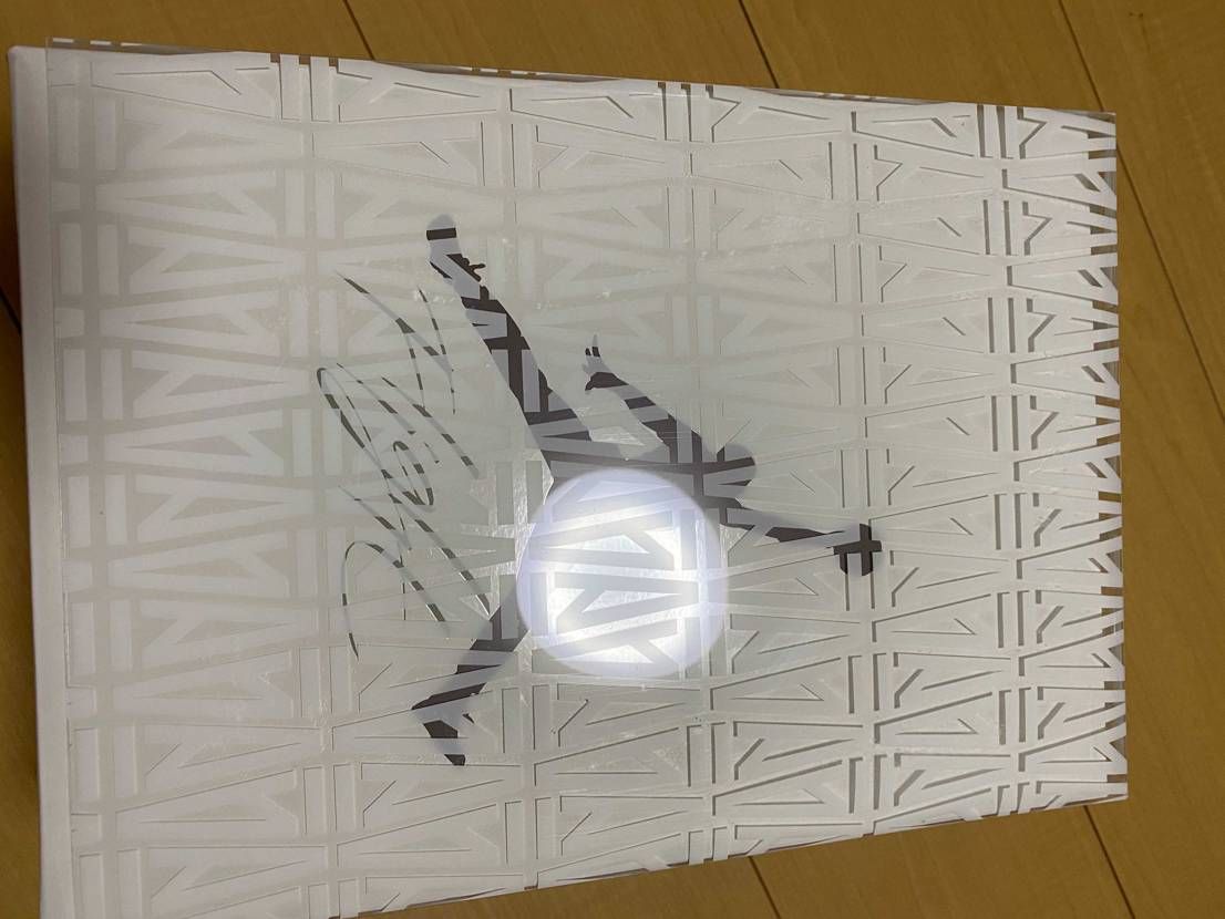 スニカスから届きました。
予想よりもめちゃカッコ良いやん