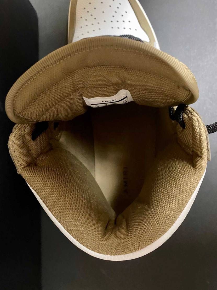 感想…

かかと・履き口のところがかなりフワフワでサイズ感小さく感じる…AJ