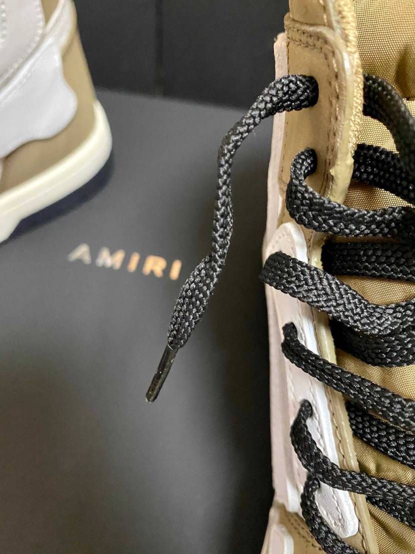 感想…

かかと・履き口のところがかなりフワフワでサイズ