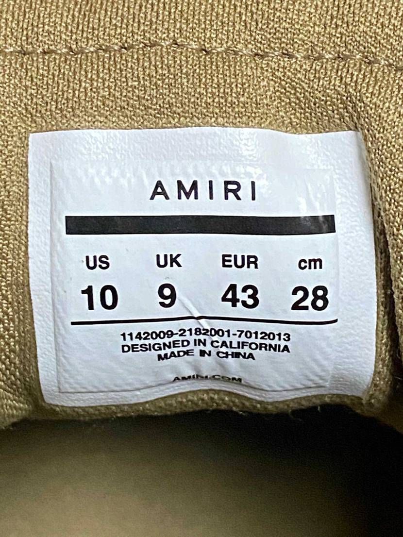 感想…

かかと・履き口のところがかなりフワフワでサイズ