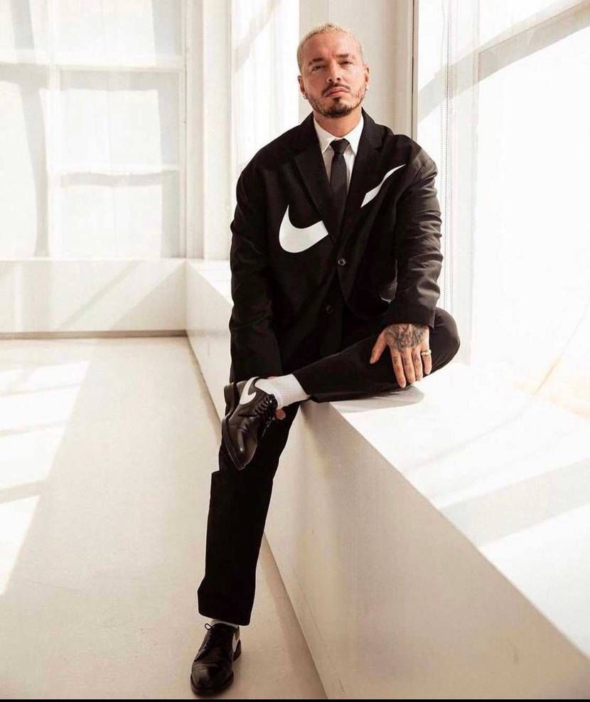 J BalvinこんなんしててNIKEと揉めないんか？🤔
