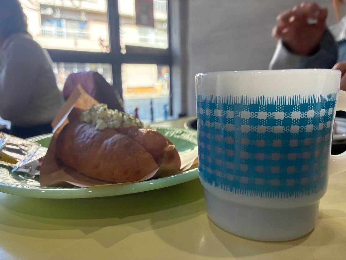 朝からお気に入りにのカフェで朝食！
テーブルウェアが素敵💓