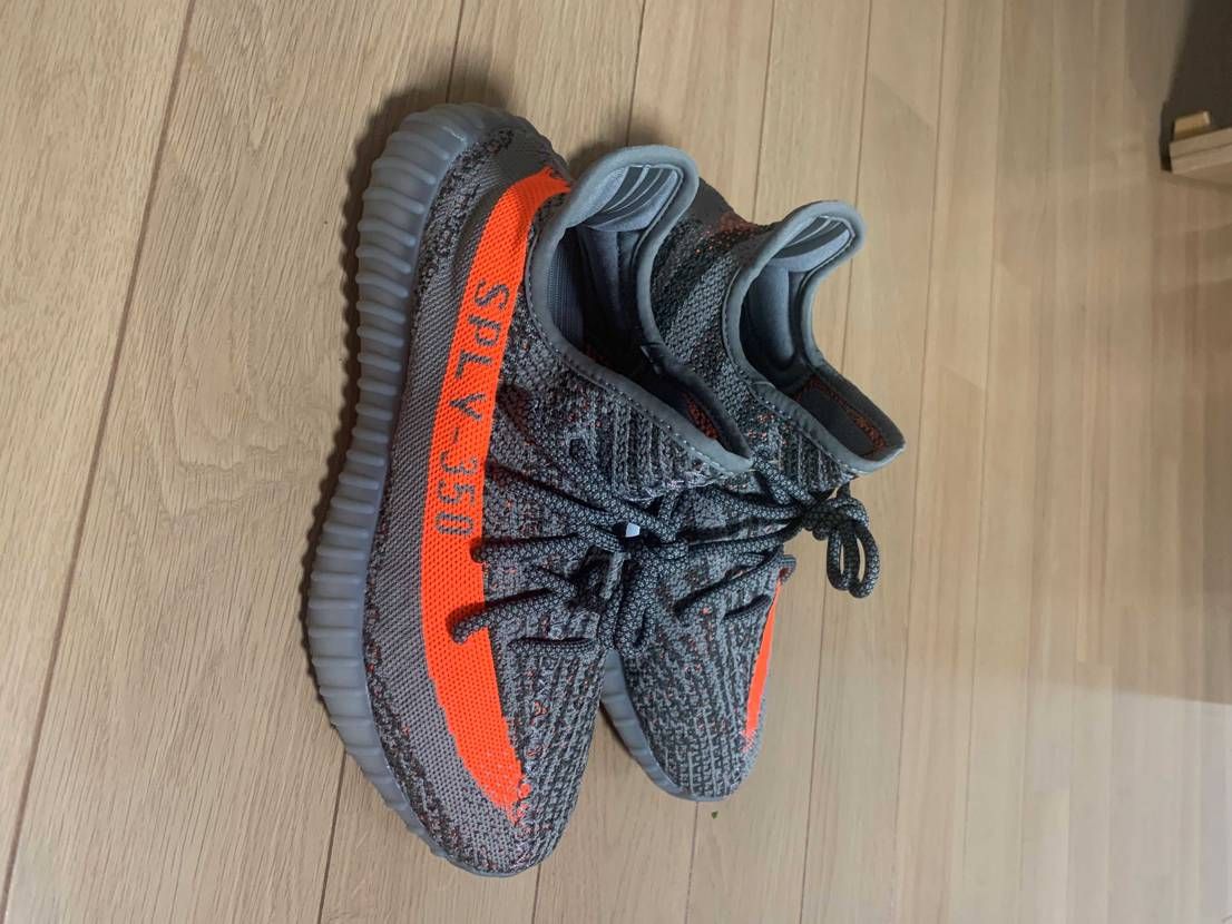 後輩がadidas confirmed当ててくれたyeezy350がやっと我が家