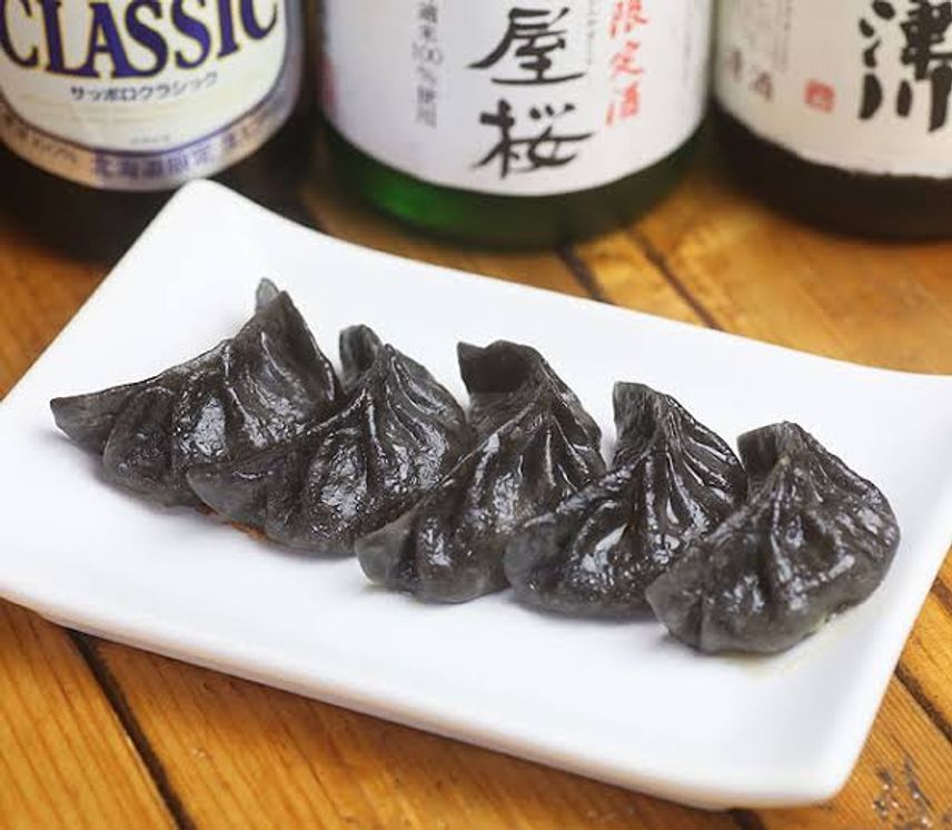 イカスミ餃子と完全に一致で草