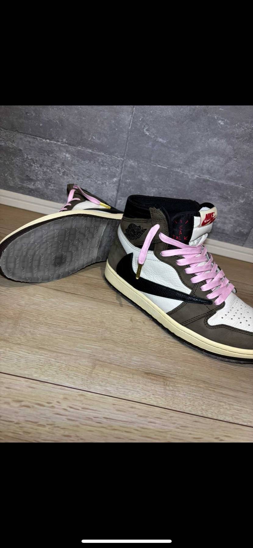 トラヴィス　ダークモカはピンクシューレース！