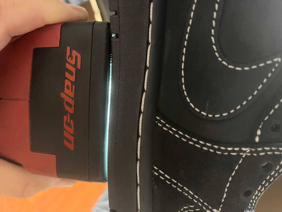 話題のトラヴィスのクリアソール問題。
個体差でしょう。
us6とus9