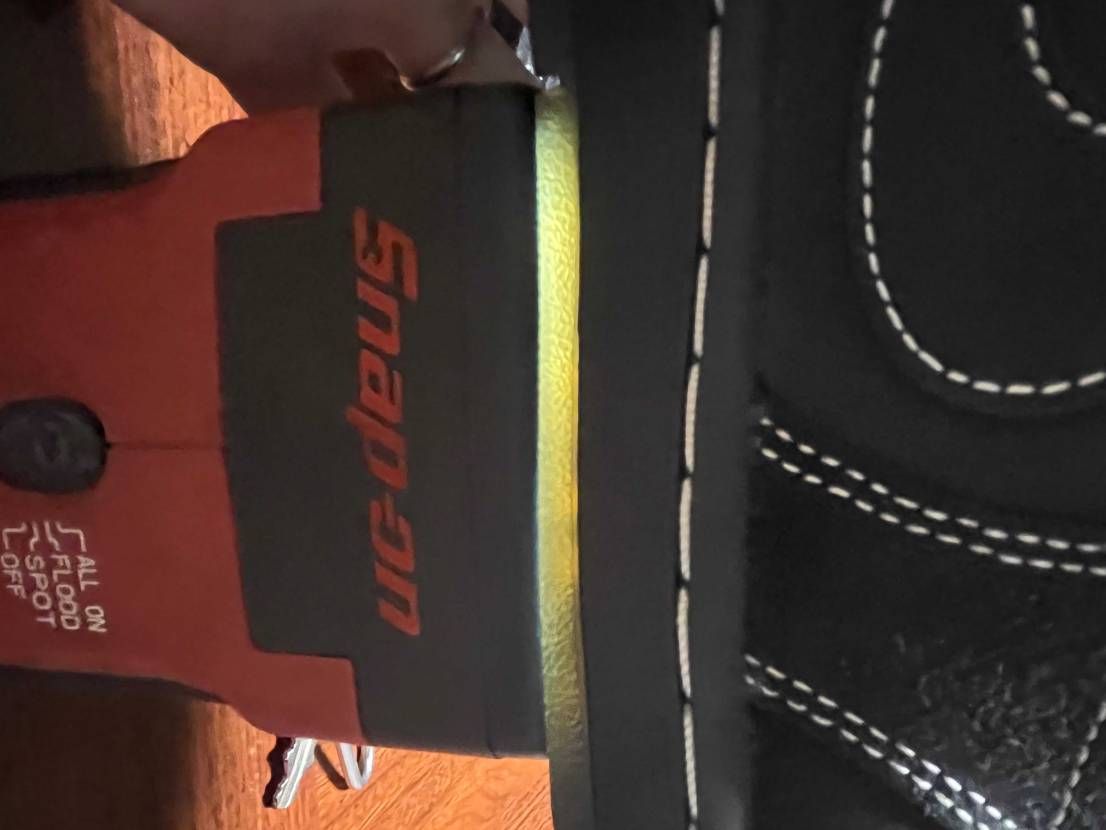 話題のトラヴィスのクリアソール問題。
個体差でしょう。
