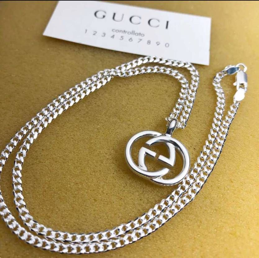 GUCCIのネックレス新品未使用
誰でもいいから買ってー！