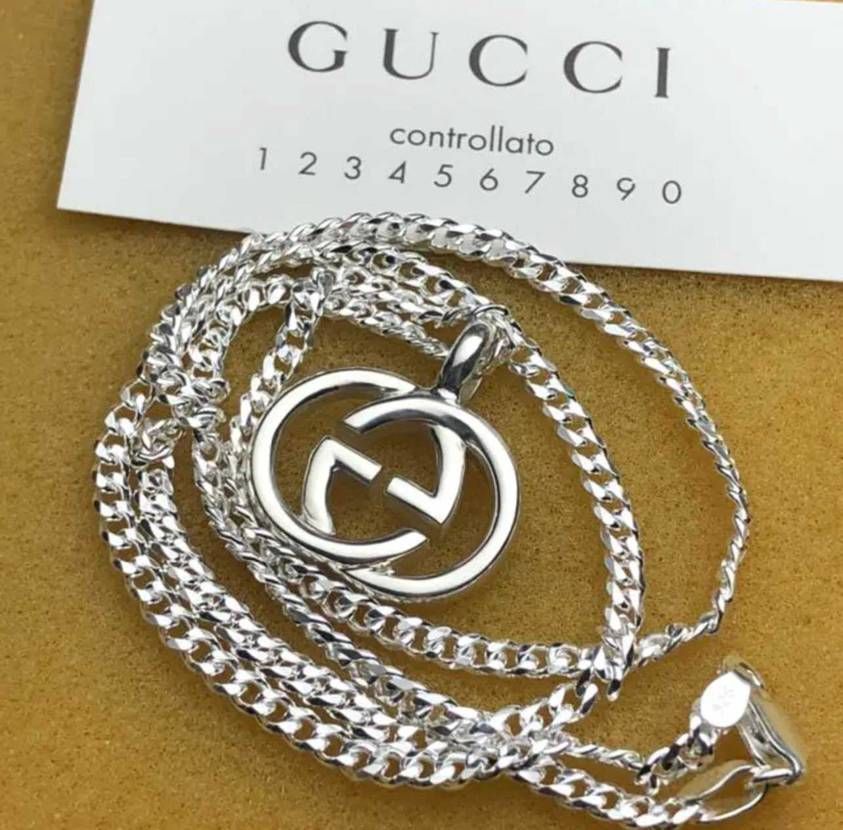 GUCCIのネックレス新品未使用
誰でもいいから買ってー！