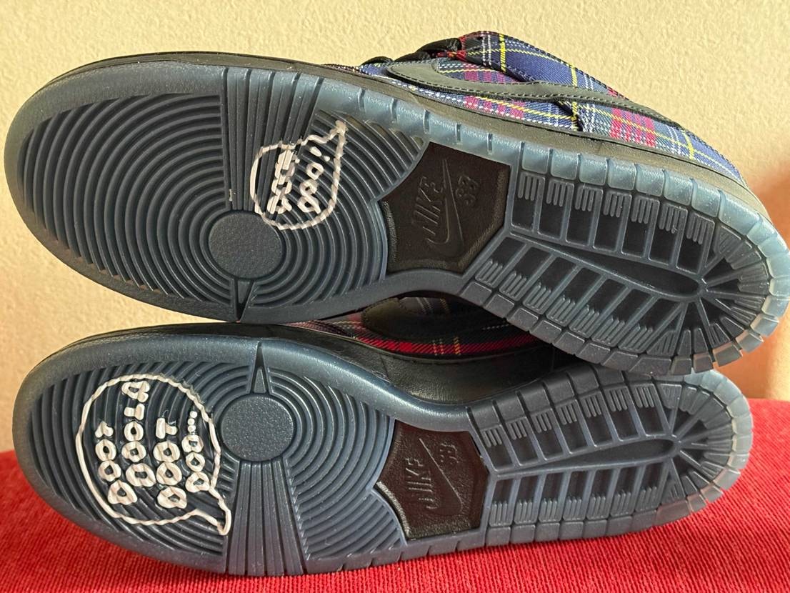 🇨🇦タータンチェック柄🇨🇦
Nardwuar × Nike