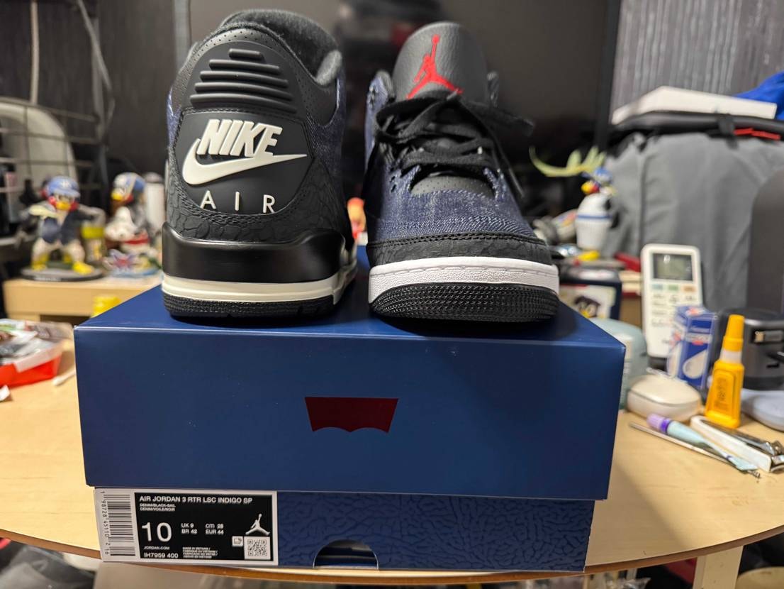 アトモス当選分が早速届きました。
実物凄くかっこいいです^_^
リーバイスの